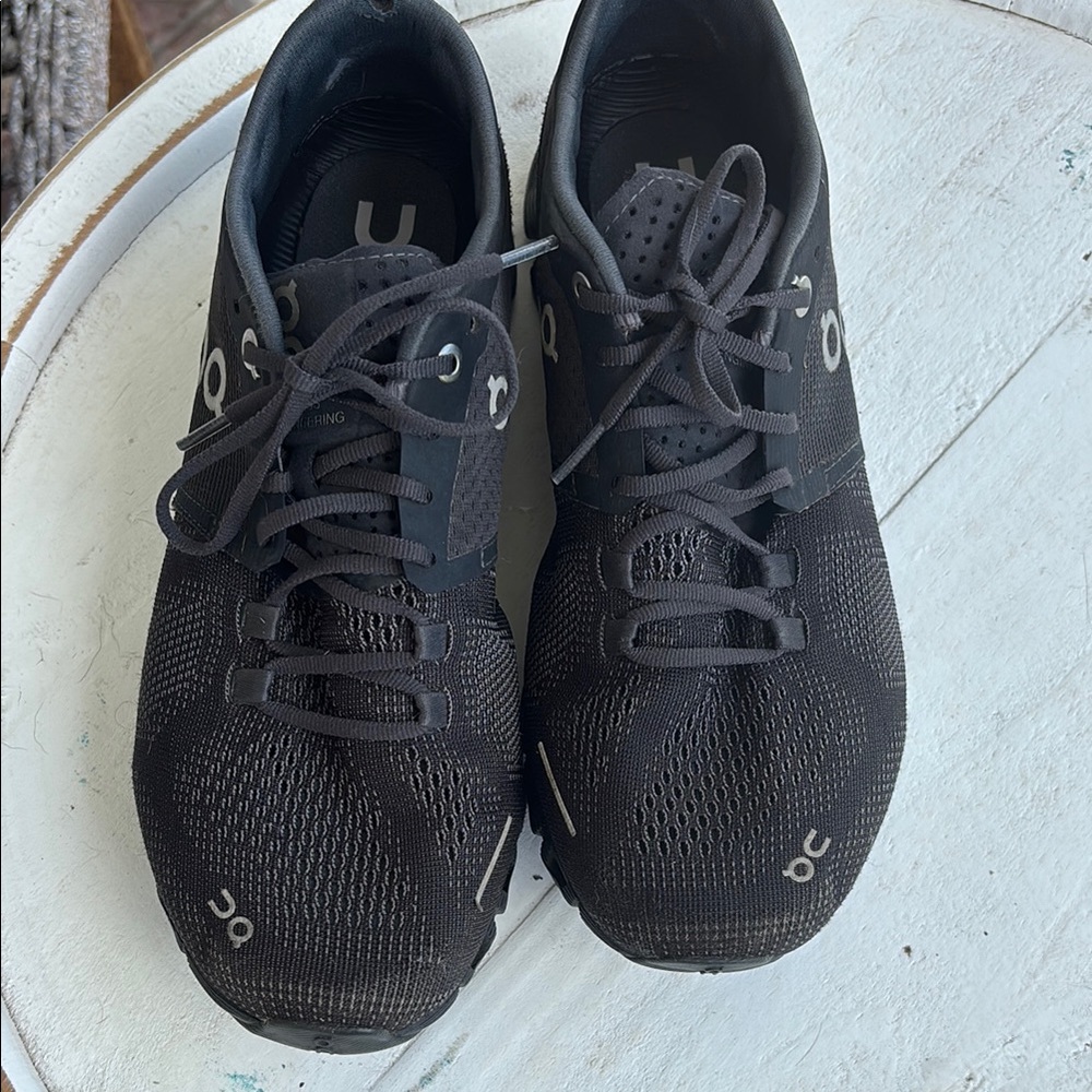 On Running Women’s Black Athletic Sneakers Size 8.5